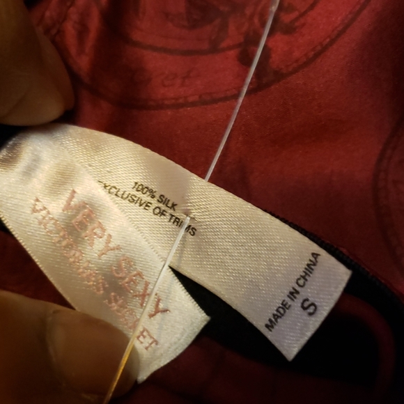 VICTORIA SECRET SILK NEGLIGEE SIZE SMALL - Picture 7 of 7